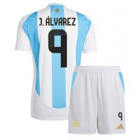 Camisa de Futebol Argentina Julian Alvarez #9 Equipamento Principal Infantil Copa America 2024 Manga Curta (+ Calças curtas)